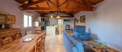 Fernseher, Stereoanlage