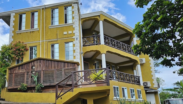 المنشأة من الخارج