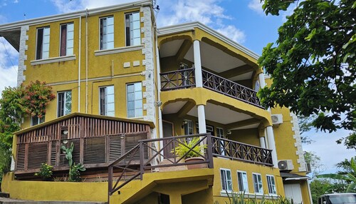 Spacious 1-Bedroom Apartment #2 | 5 Min to SGU