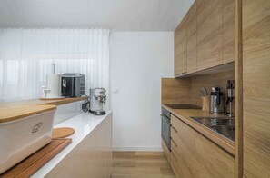 Kühlschrank, Ofen, Herdplatte, Geschirrspüler