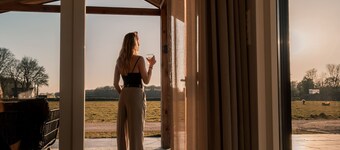 New Luxury Lodge with Meadow View - near National Park Drents-Friese Wold!