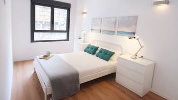 3 Schlafzimmer, Schreibtisch, Bügeleisen/Bügelbrett, Reisekinderbett