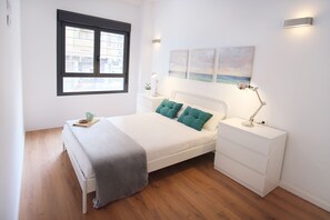 3 Schlafzimmer, Schreibtisch, Bügeleisen/Bügelbrett, Reisekinderbett