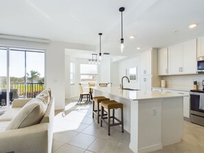 Interior - 2-bedroom, 2-bath LUX condo with Golf, Spa, Pool, Hot tub + more (Ave Maria)