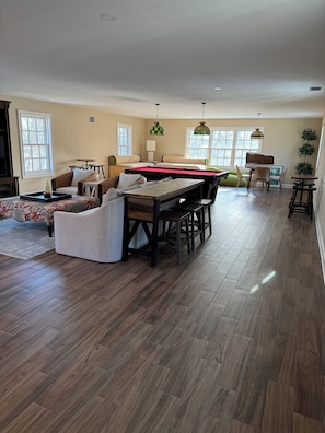 Interior - Glen Flora; Geneva Lake Guest House with Private Pier, Fire Pit, Pool Table (Williams Bay)