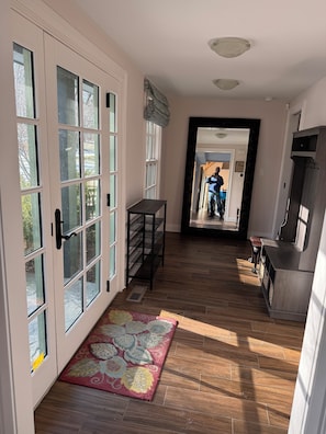 Interior - Glen Flora; Geneva Lake Guest House with Private Pier, Fire Pit, Pool Table (Williams Bay)