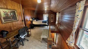 3 bedrooms, desk, iron/ironing board, free WiFi