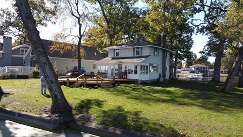 Wenopa - Charming 3-bedroom home on a Lake Manitou peninsula in Rochester