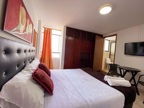 Blackout curtains, bed sheets - Hostal CaliView Inn (Cali)