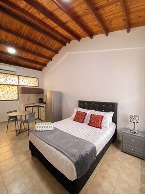 Family Studio, Private Bathroom