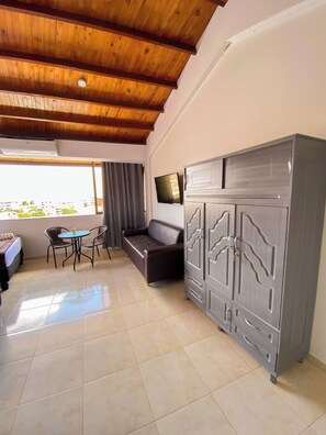 Deluxe Room, Private Bathroom, City View
