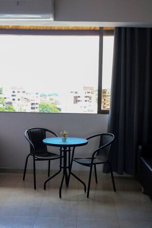 Blackout curtains, bed sheets - Hostal CaliView Inn (Cali)