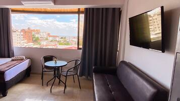 Habitación Deluxe, baño privado, vista a la ciudad