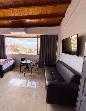 Deluxe Room, Private Bathroom, City View - Hostal CaliView Inn (Cali)