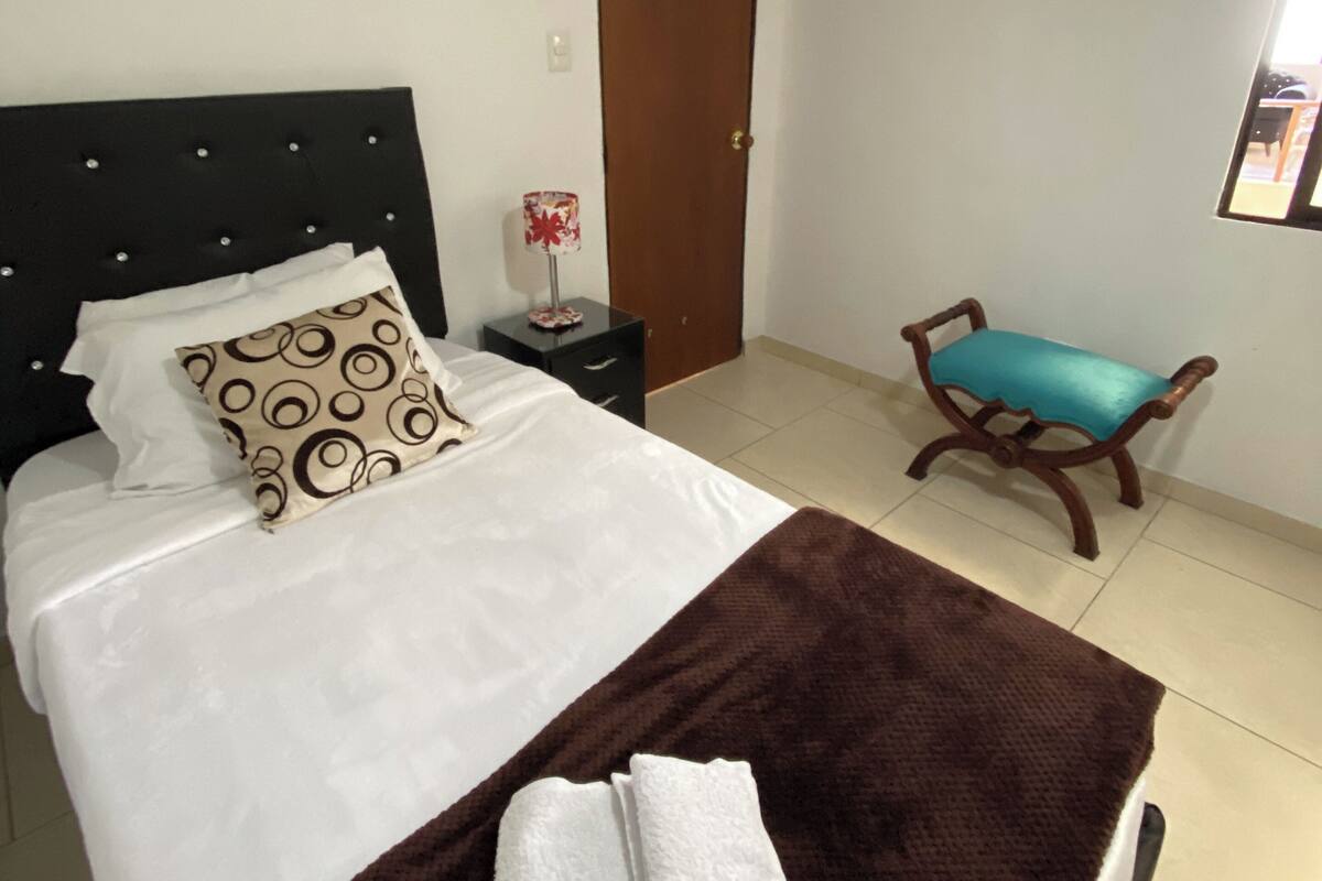 Standard Single Room, Private Bathroom | Blackout drapes, bed sheets