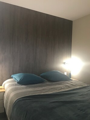 2 bedrooms, iron/ironing board, WiFi