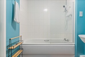 Apartment | Bathroom | Shower, hair dryer, towels, toilet paper - Tranquil Telford Retreat With 2 Bedrooms (Telford)