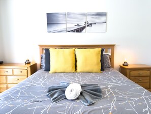 4 bedrooms, iron/ironing board, WiFi, bed sheets