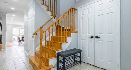 Charming 4-bedroom house with AC and WiFi in fantastic Vaughan