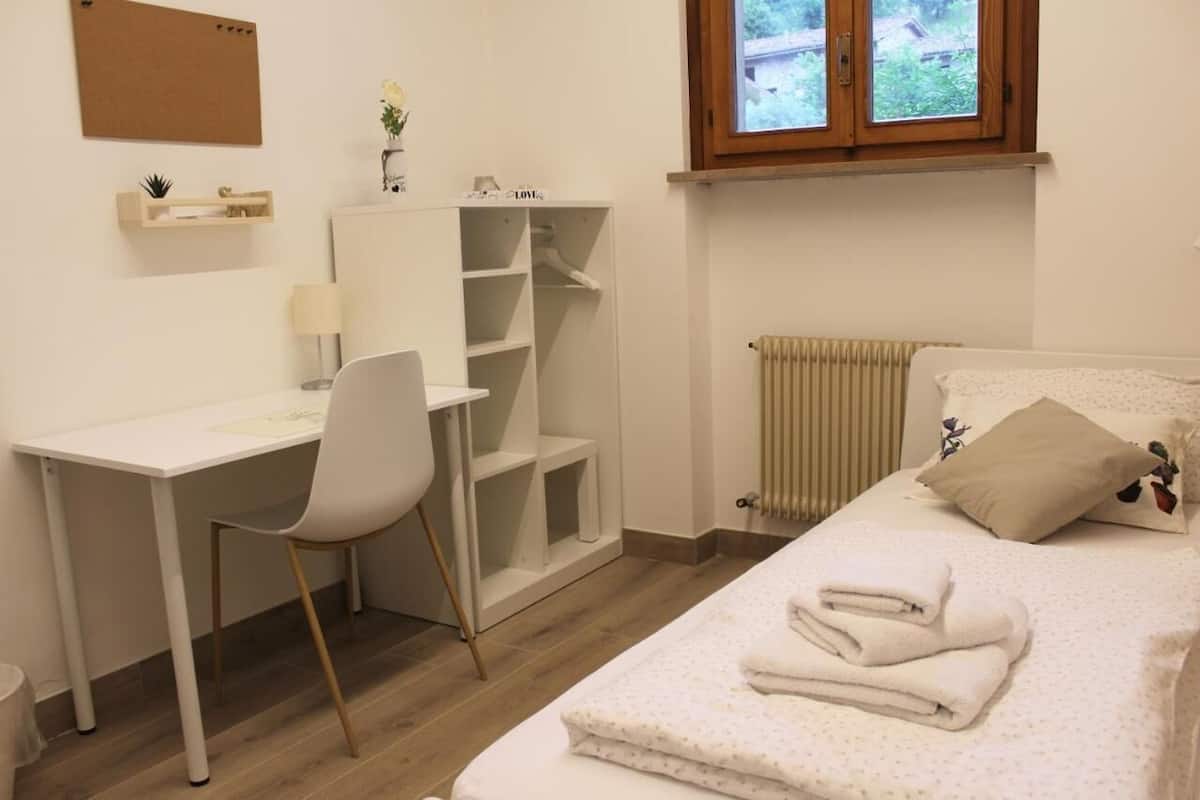 Klassieke kamer, 1 eenpersoonsbed | Een bureau, gratis wifi