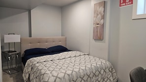 2 habitaciones, tabla de planchar con plancha, wifi y ropa de cama
