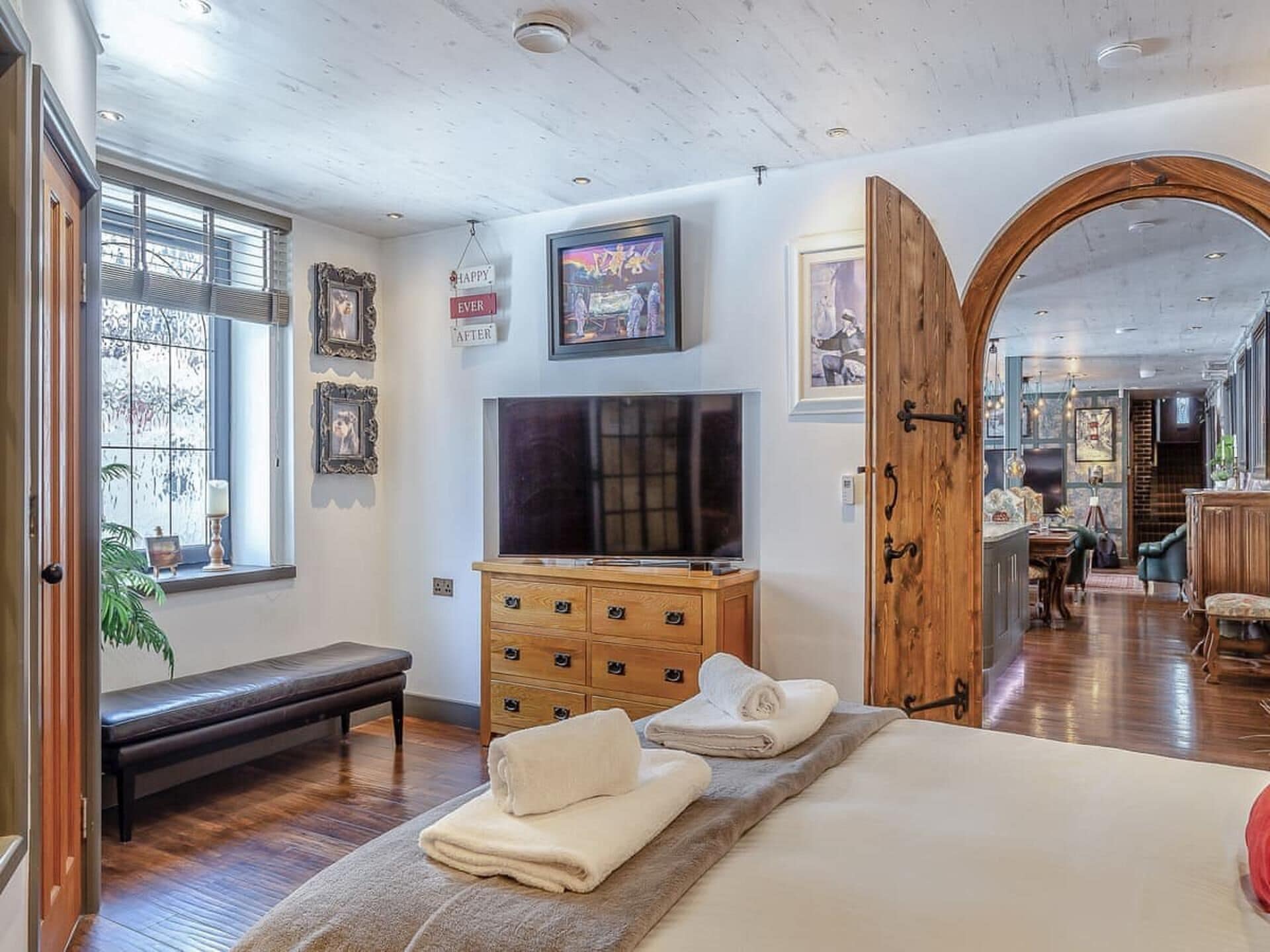 3 dormitorios, tabla de planchar con plancha, wifi gratis y ropa de cama