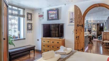 3 chambres, fer et planche à repasser, Wi-Fi gratuit, draps fournis