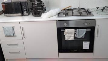 Mikrobølgeovn, ovn og kokeplater