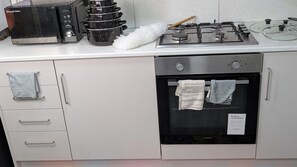 Microwave, oven, stovetop - Ruby Haven (Manchester)