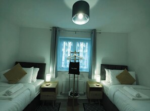 2 chambres, fer et planche à repasser, Wi-Fi gratuit, draps fournis