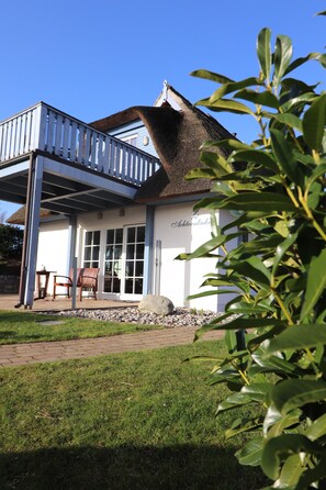 Exterior - Stylish thatched house with sauna in Zinnowitz (Zinnowitz)