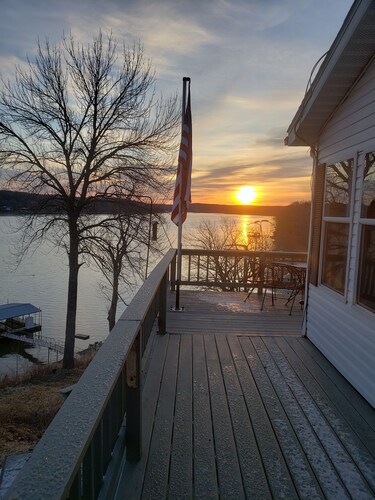 Beautiful view on lake! Enjoy 5bdrm 3 bath with 2 decks firepit and private dock