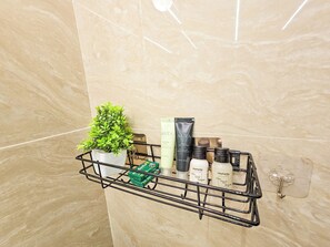 Shower, jetted bath, hair dryer, towels