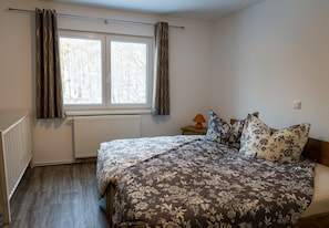 9 bedrooms, individually furnished, iron/ironing board, bed sheets - Mill Pond Luxury Escape (Bad Berleburg)