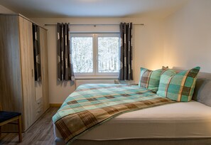 Apartment | 9 bedrooms, individually furnished, iron/ironing board, bed sheets