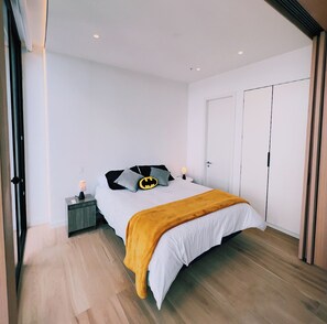 Appartement Luxe, balcon, vue ville | 2 chambres, Wi-Fi gratuit