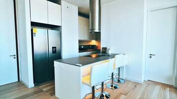 Luxury Apartment, Balcony, City View | Private kitchen