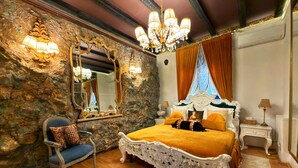 Unclassified image, 4 of 55, button - Conacul Coroanei Luxury Boutique (Bucharest)