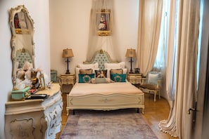 Deluxe Double Room | 1 bedroom, memory foam beds, minibar, in-room safe