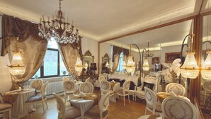 Unclassified image, 5 of 55, button - Conacul Coroanei Luxury Boutique (Bucharest)