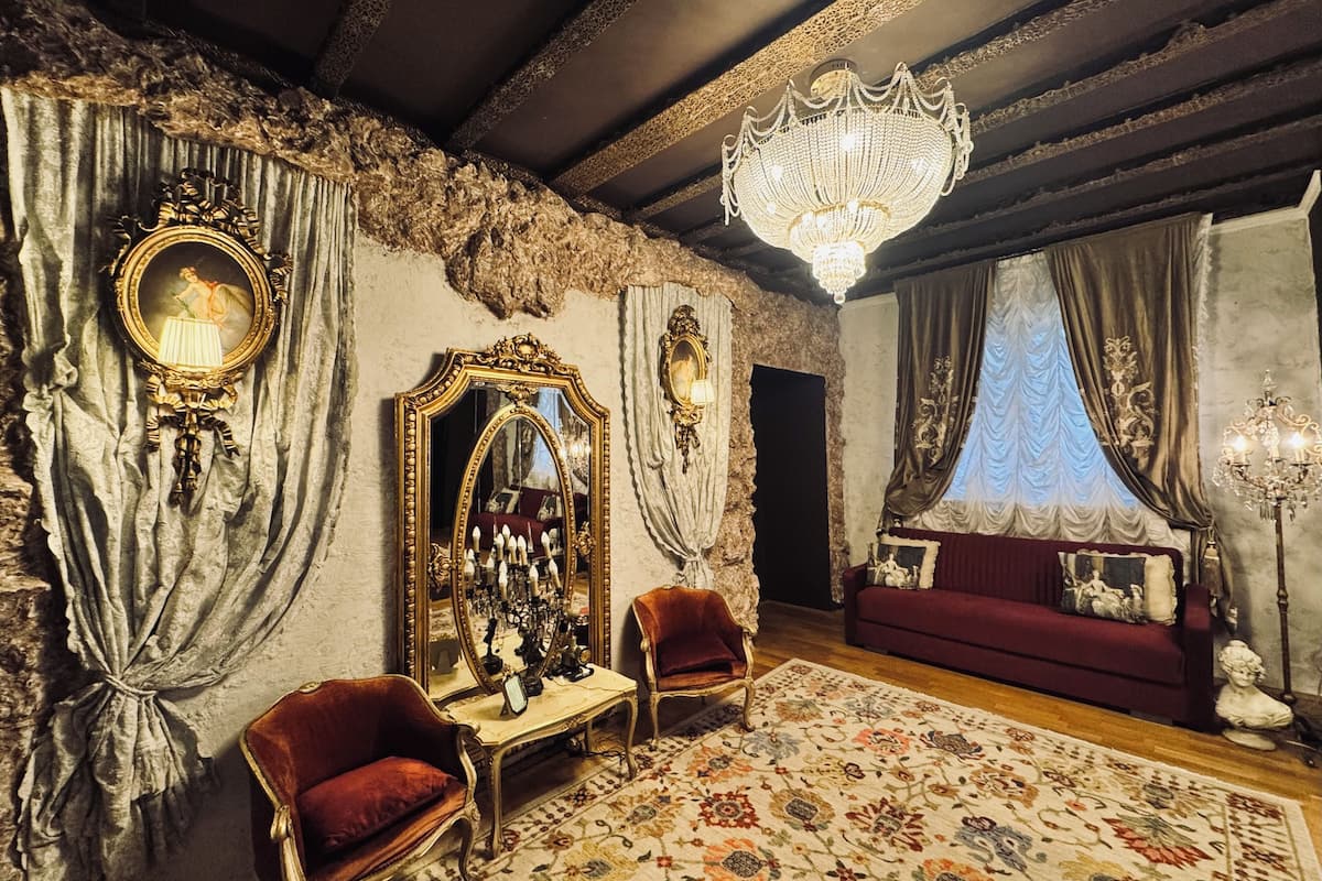 Deluxe Apartment | Memory foam beds, minibar, in-room safe, laptop workspace