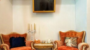 Unclassified image, 2 of 55, button - Conacul Coroanei Luxury Boutique (Bucharest)