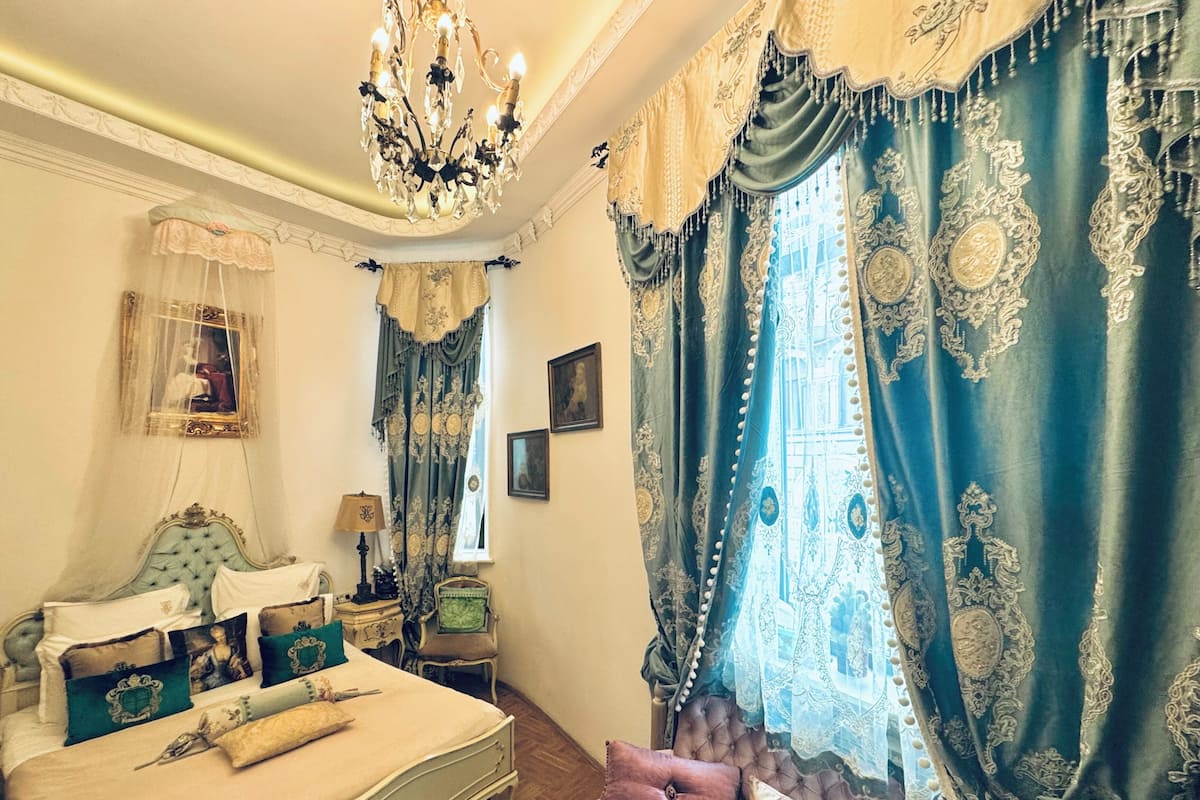 Deluxe Double Room | Memory foam beds, minibar, in-room safe, laptop workspace