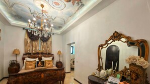 Unclassified image, 3 of 55, button - Conacul Coroanei Luxury Boutique (Bucharest)