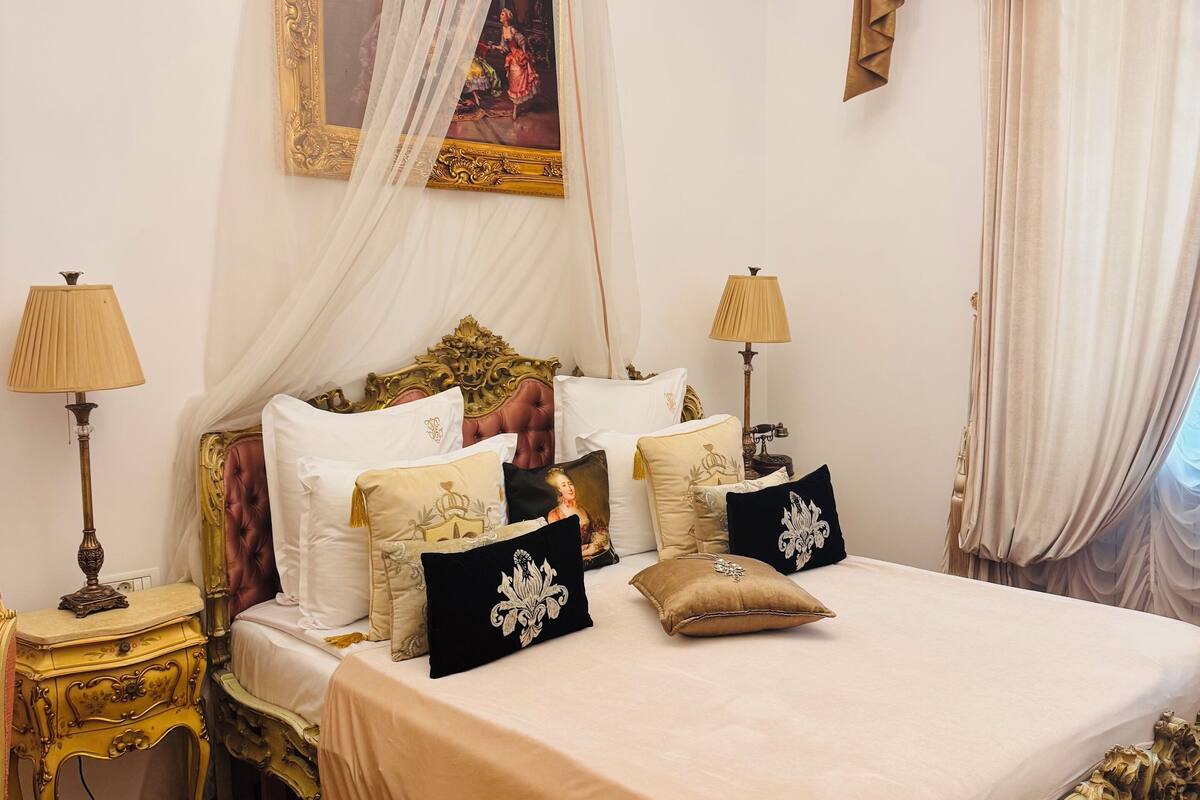 Deluxe Double Room | 1 bedroom, memory foam beds, minibar, in-room safe