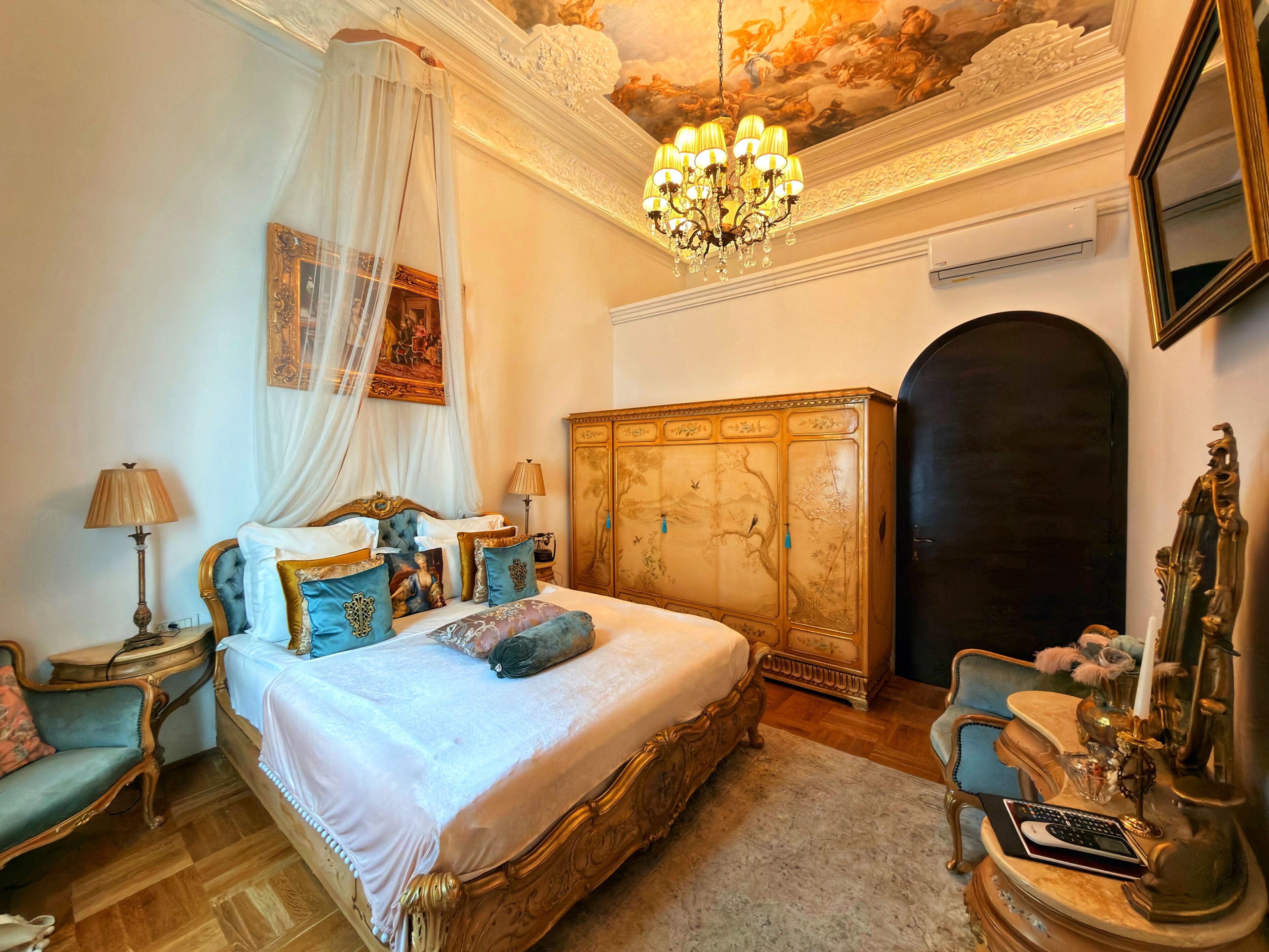 Foto - Conacul Coroanei Luxury Boutique