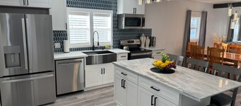 Starry Knight Retreat - spacious 4-bedroom house in charming Ririe with AC, WiFi