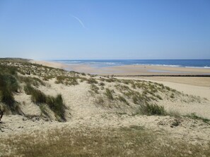 Beach - House in very quiet condominium near village center and ocean (Saint-Julien-en-Born)