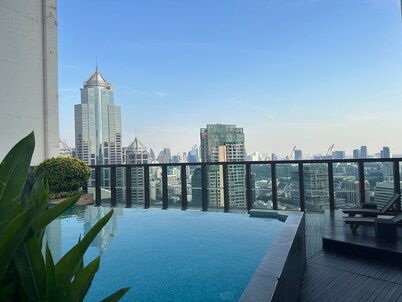 Unit Langsuan BTS Chidlom
2Bedroom Apartment in the Heart of Bangkok with  Wi-Fi