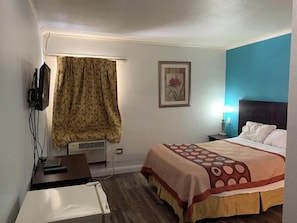 Basic Single Room | Desk, soundproofing, free WiFi